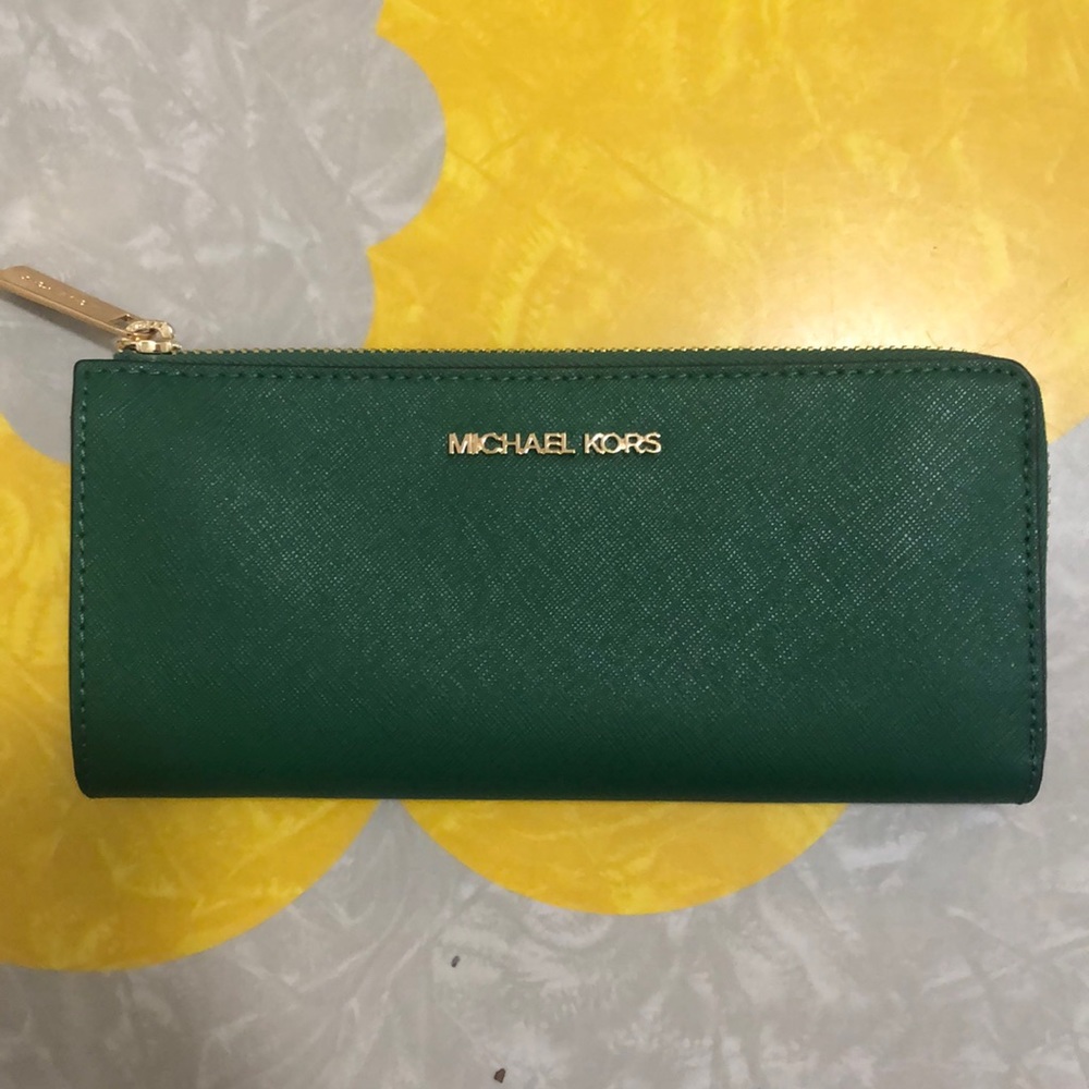 Micheal Kors Green Wallet